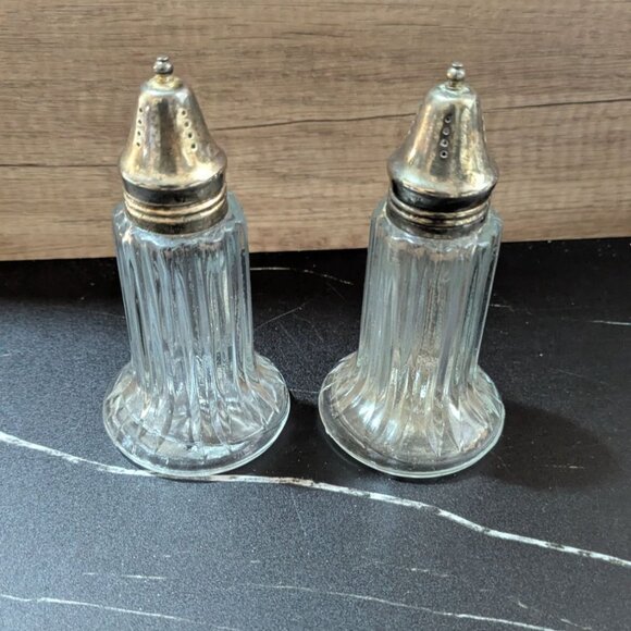 vintage Set Of 2 Large 6" Fluted Glass Salt & Pepper Shakers Silver Plate Tops - Picture 4 of 6